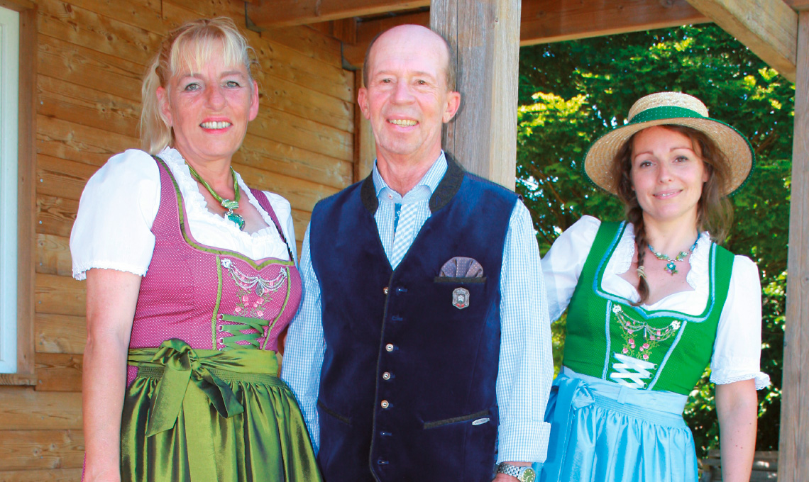 graf-felix-tracht-damen-dirndl-herren-anzug-slider.jpg  