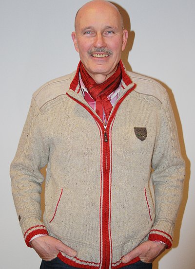 Tracht_Strickjacke__2_.JPG  