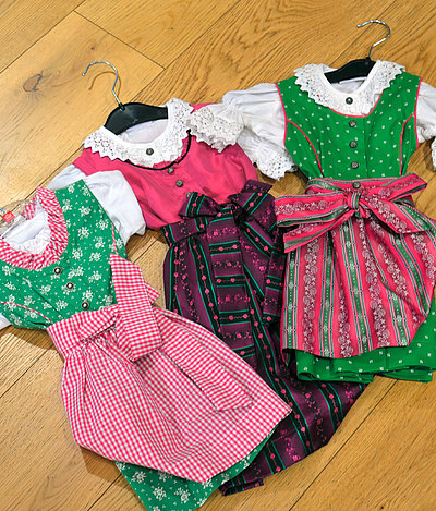 kinder-dirndl-rosa-gruen.jpg  